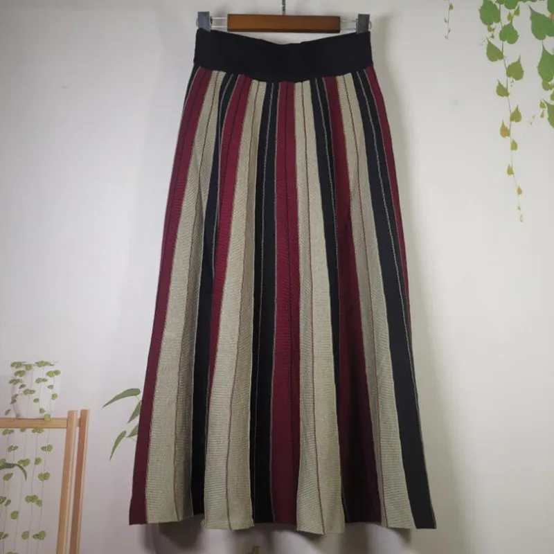 2022 New Autumn Winter Women High Waist Slim Long Skirt High Quality Fashion Contrast Color Striped Knitted A-Line Skirt
2022 New Autumn Winter Women High Waist Slim Long Skirt High Quality Fashion Contrast Color Striped Knitted A-Line Skirt