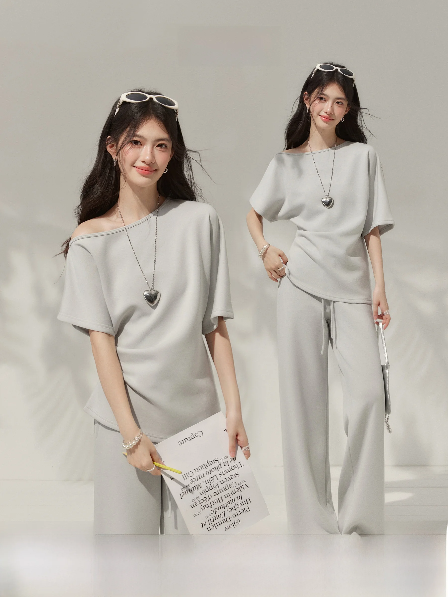 Blue Short Sleeve T-Shirt Set Women's Casual Pants Two Piece Set Minimalist Paper Silk Shoulder Tilted Fashionable Spring Summer
Blue Short Sleeve T-Shirt Set Women's Casual Pants Two Piece Set Minimalist Paper Silk Shoulder Tilted Fashionable Spring Summer