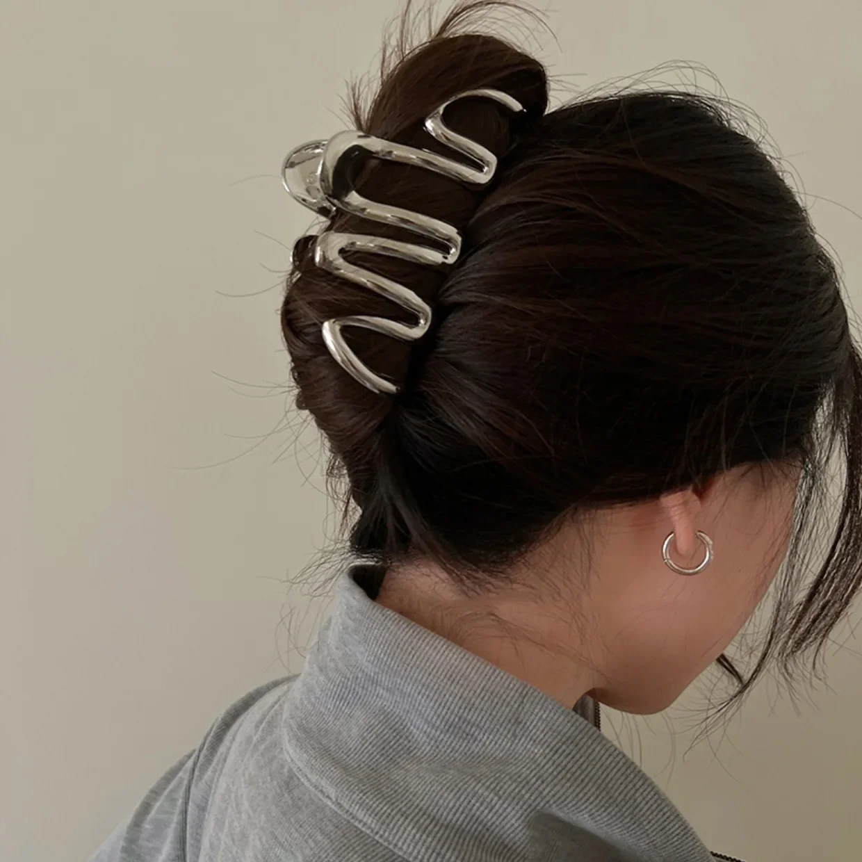 Metal Wire Geometric Hair Jaw Clip Retro European Style Sweet Cool For Messy Bun And Ponytail Non Slip Strong Grip
Metal Wire Geometric Hair Jaw Clip Retro European Style Sweet Cool For Messy Bun And Ponytail Non Slip Strong Grip