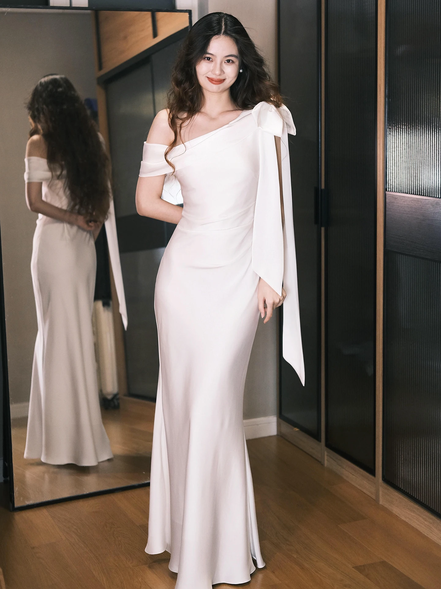 Silk Satin Light Wedding Dress White Asymmetrical Shoulder High End Feeling Slimming Fish Tail Bride Engagement Hostess Simpl...
Silk Satin Light Wedding Dress White Asymmetrical Shoulder High End Feeling Slimming Fish Tail Bride Engagement Hostess Simpl...