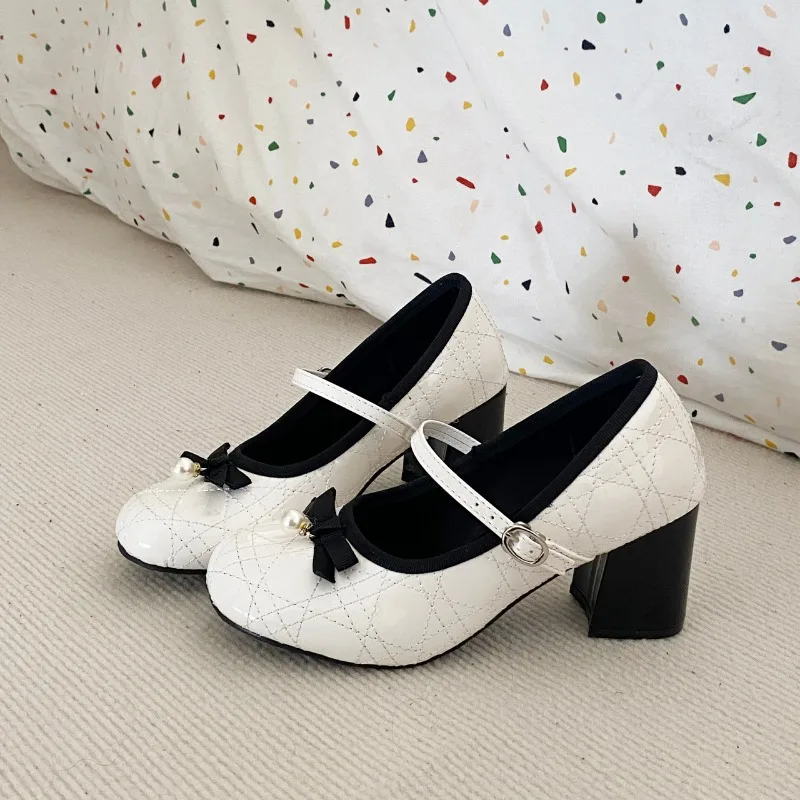 Womens Single Shoes with Pearl Bow One Line Buckle High Heels Round Toes 2025 New Spring Outdoor PU Beige/Black Low Top Shoes
Womens Single Shoes with Pearl Bow One Line Buckle High Heels Round Toes 2025 New Spring Outdoor PU Beige/Black Low Top Shoes