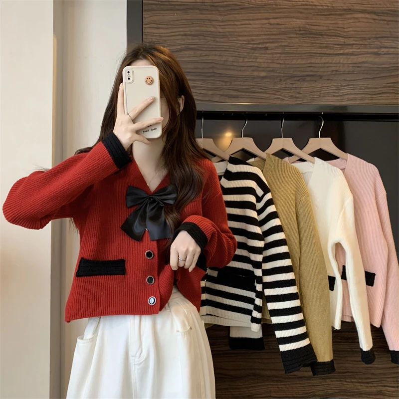 Gentle Style Bow Dow V-Neck Sweater Spring Autumn New Stylish Look Thin Short V-neck Knitted Single Breasted Top Women's Wear
Gentle Style Bow Dow V-Neck Sweater Spring Autumn New Stylish Look Thin Short V-neck Knitted Single Breasted Top Women's Wear