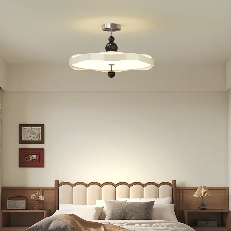 Vintage Wabi Sabi Bedroom Pendant Light for Eye Protection Flying Saucer Lamp French Cream Style Walnut Grain Ceiling Light
Vintage Wabi Sabi Bedroom Pendant Light for Eye Protection Flying Saucer Lamp French Cream Style Walnut Grain Ceiling Light