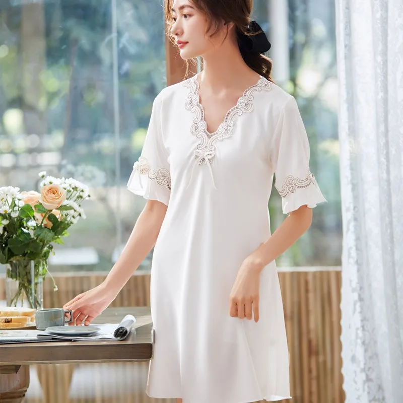 Sexy Summer Silk Ice Fabric Sleepwear Ladies Home Clothes Short Sleeve Lace Nightgown Loose plus Size Thin Polyester Fiber
Sexy Summer Silk Ice Fabric Sleepwear Ladies Home Clothes Short Sleeve Lace Nightgown Loose plus Size Thin Polyester Fiber