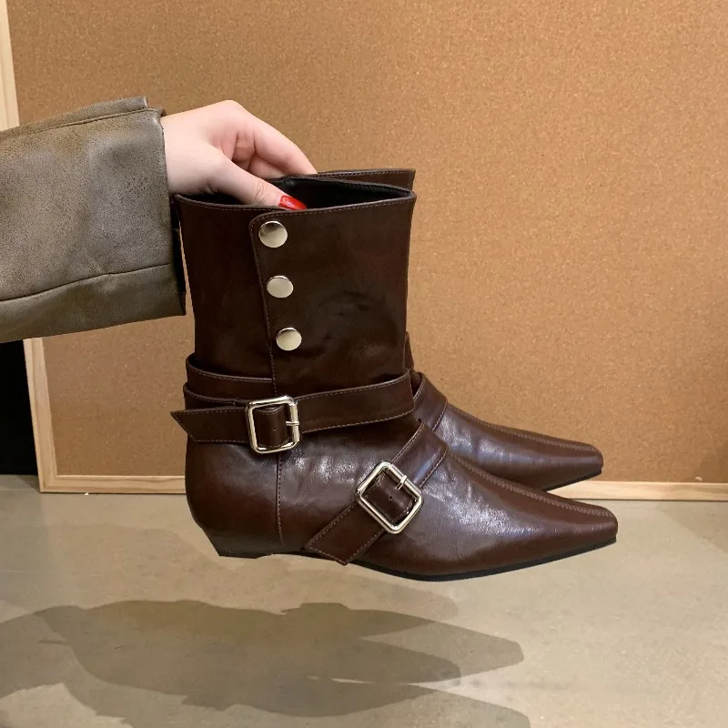 Autumn and Winter New Pointed-toe Sleeve Soft-soled Anti-slip Inner Heightened Leather Shoes Rivet Metal Buckle Booties
Autumn and Winter New Pointed-toe Sleeve Soft-soled Anti-slip Inner Heightened Leather Shoes Rivet Metal Buckle Booties