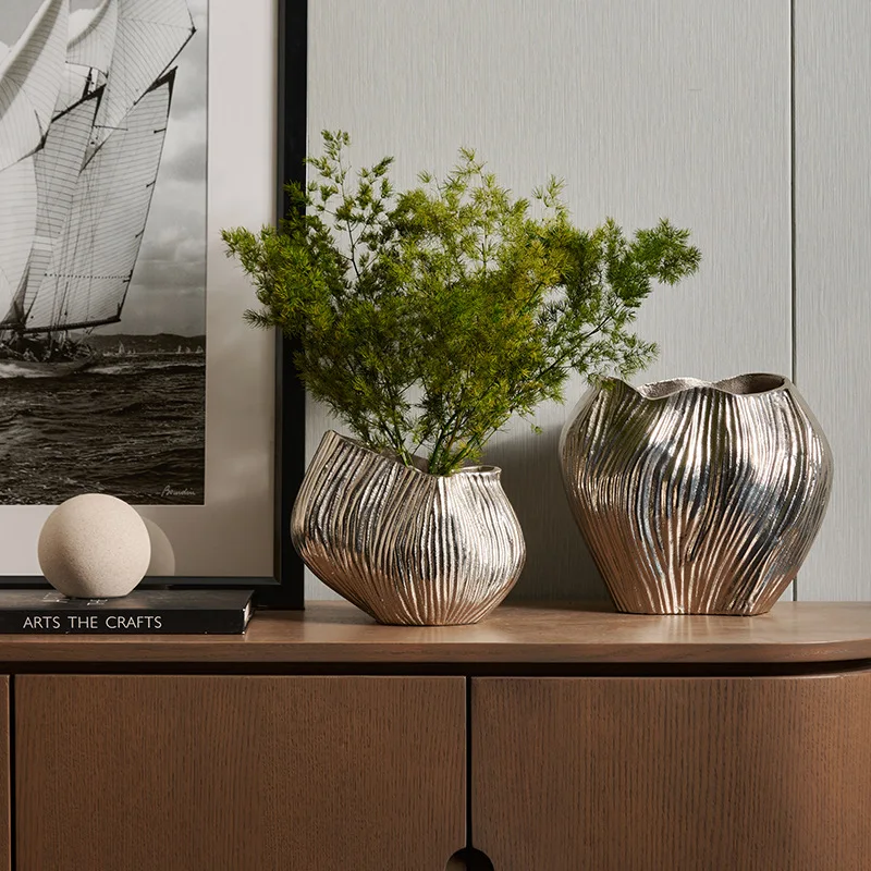 Silver Abstract Bud Flower Ornament Home Living Room Hotel Entrance Coffee Table Vase Ornament
Silver Abstract Bud Flower Ornament Home Living Room Hotel Entrance Coffee Table Vase Ornament