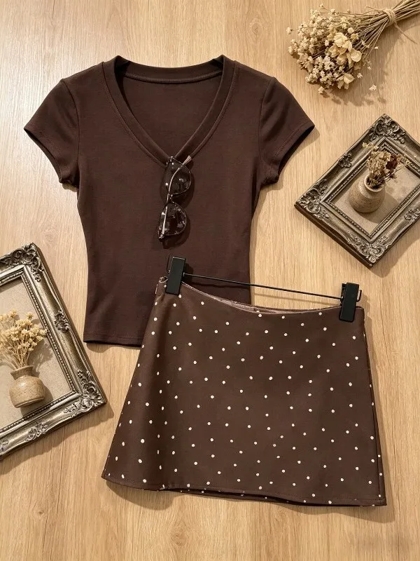 Slim Fit V-Neck Short Sleeve T-Shirt Women's Summer Fashion Set with Polka Dot Skirt Breathable Comfortable High Waist
Slim Fit V-Neck Short Sleeve T-Shirt Women's Summer Fashion Set with Polka Dot Skirt Breathable Comfortable High Waist