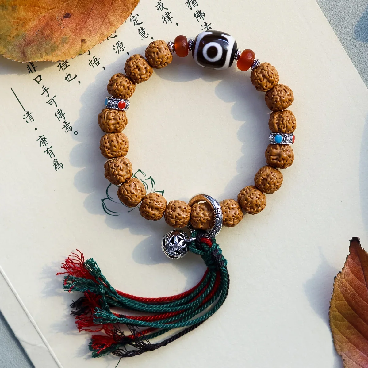 Tibetan Decoration King Kong Bodhi Seed Three-eyed Beads Hand-woven Chinese Ethnic Style Bracelet Jewelry Hand String for Women
Tibetan Decoration King Kong Bodhi Seed Three-eyed Beads Hand-woven Chinese Ethnic Style Bracelet Jewelry Hand String for Women
