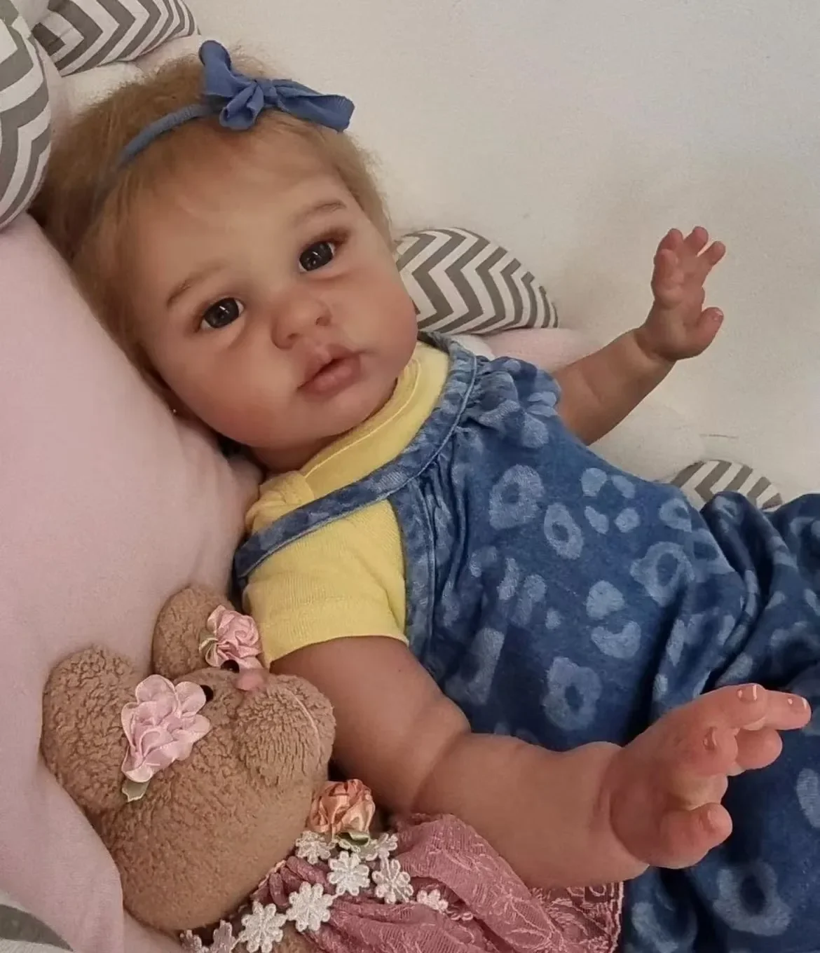 Индивидуальная ограниченная поставка 22-дюймовой куклы Reborn Baby Ellie с укорененными волосами ручной работы и различным платьем уже готовая кукла
Индивидуальная ограниченная поставка 22-дюймовой куклы Reborn Baby Ellie с укорененными волосами ручной работы и различным платьем уже готовая кукла