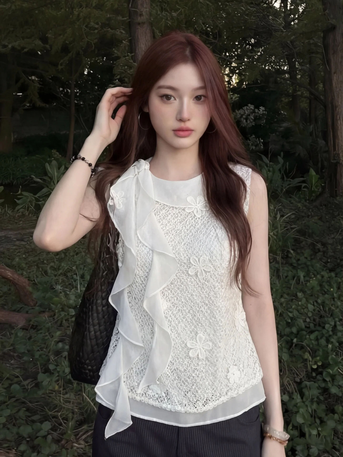 Elegant Lace Sleeveless Slim Fit Shirt for Women Summer Thin High-End Feel Beautiful Design Bow Tie 3D Flower Breathable Top
Elegant Lace Sleeveless Slim Fit Shirt for Women Summer Thin High-End Feel Beautiful Design Bow Tie 3D Flower Breathable Top