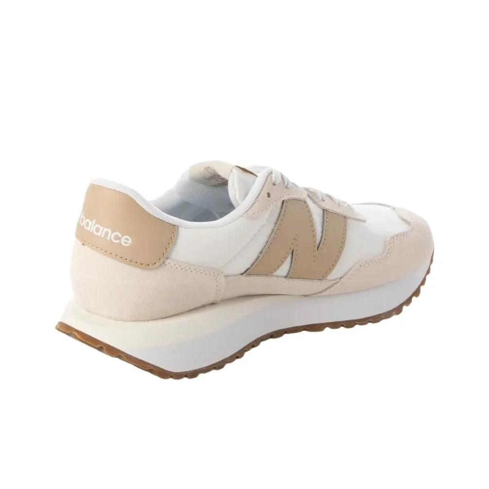 New Balance NB 237 Leather, versatile and comfortable, low-cut, casual shoes for women, beige color.
New Balance NB 237 Leather, versatile and comfortable, low-cut, casual shoes for women, beige color.