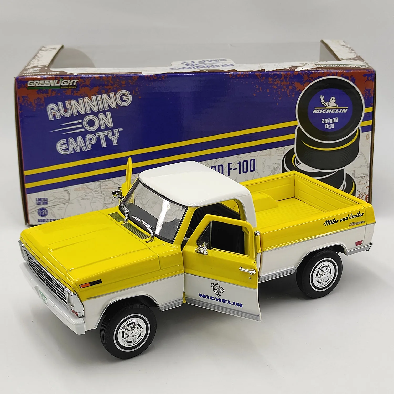 Diecast Greenlight 1:24 Scale 1968 FORD F-100 Alloy Car Model Collectible Toy Gift Souvenir Display Ornament
Diecast Greenlight 1:24 Scale 1968 FORD F-100 Alloy Car Model Collectible Toy Gift Souvenir Display Ornament