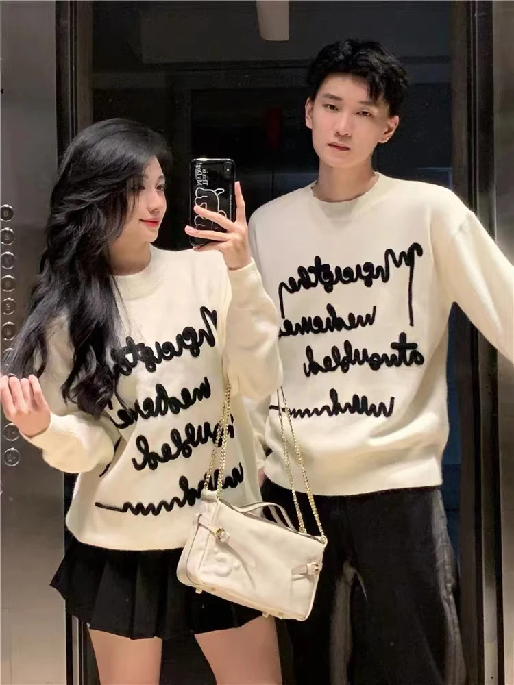 Couples Thiened round Ne Knitted Sweater Winter Casual Loose Fit Polyester Fiber Warm Breathable Letter Embroidery Sweats...
Couples Thiened round Ne Knitted Sweater Winter Casual Loose Fit Polyester Fiber Warm Breathable Letter Embroidery Sweats...