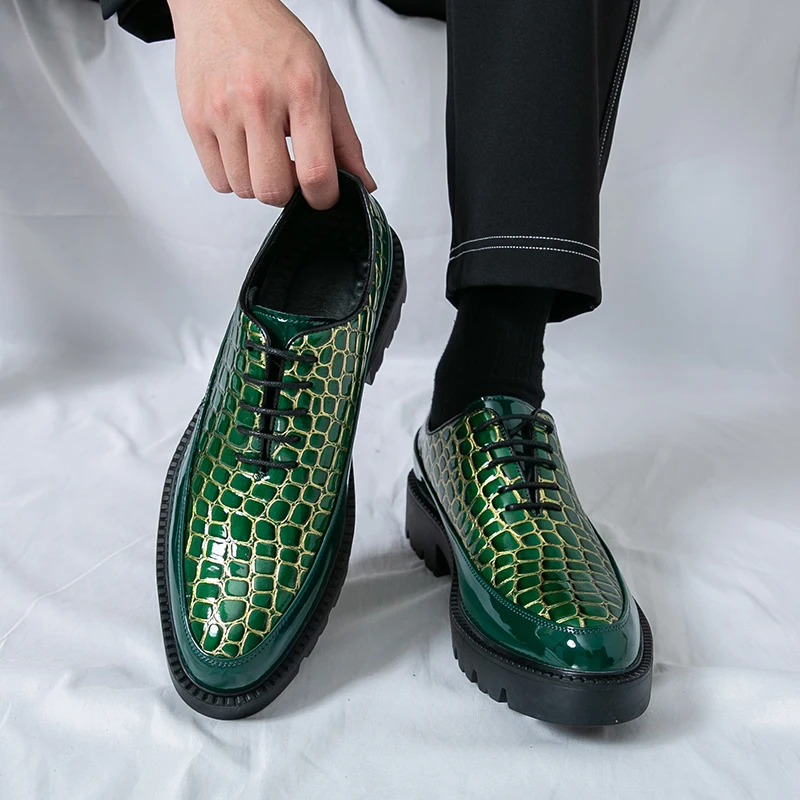 Новые высококачественные и модные кожаные туфли с острым носком для мужской деловой официальной одежды, корейская повседневная обувь в британском стиле
Новые высококачественные и модные кожаные туфли с острым носком для мужской деловой официальной одежды, корейская повседневная обувь в британском стиле