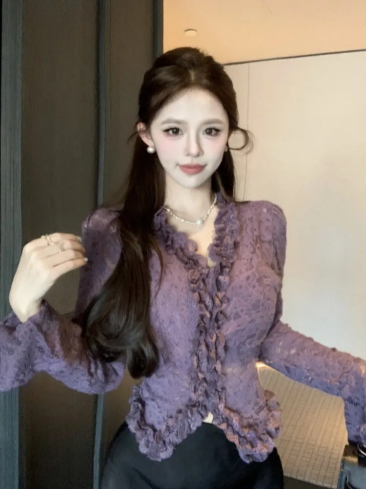Elegant Purple V-Neck Bell Sleeve Lace Shirt Women's Fashion Slim Fit Long Sleeve Thin Design Beautiful Top for Autumn
Elegant Purple V-Neck Bell Sleeve Lace Shirt Women's Fashion Slim Fit Long Sleeve Thin Design Beautiful Top for Autumn