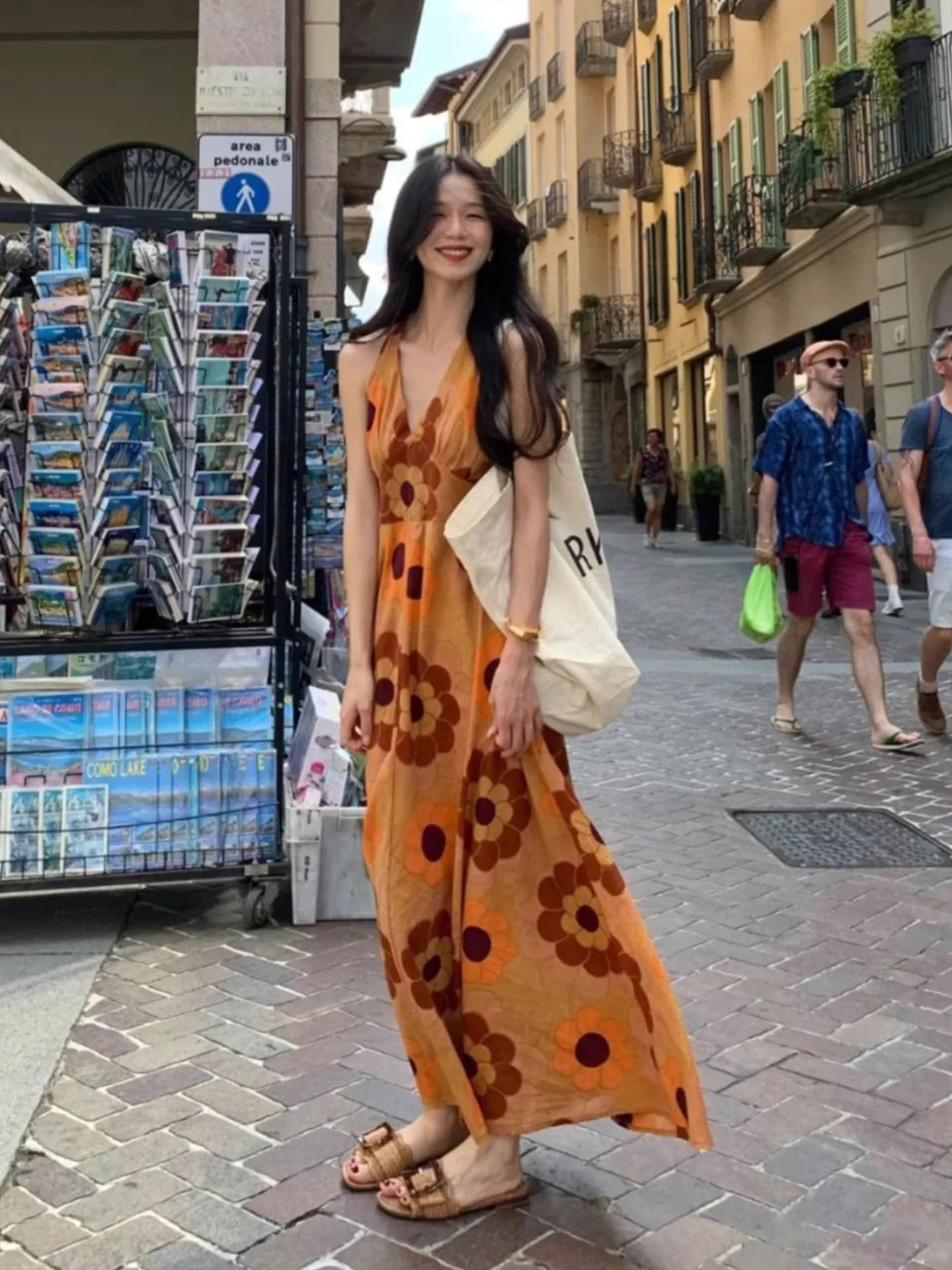 Beach Vacation Floral Print Dress V-Neck White Enhancing Bohemian A-Line Long Skirt for Ladies Travel Photography Casual Wear
Beach Vacation Floral Print Dress V-Neck White Enhancing Bohemian A-Line Long Skirt for Ladies Travel Photography Casual Wear