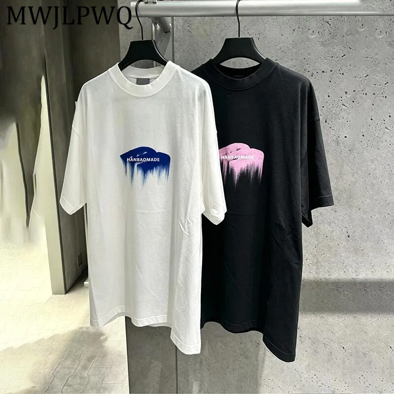 MWJLPWQ High Street Print Embroidered Letter T-Shirt Male Short Sleeve Round Collar Loose Fit Unisex Tops 2026 Summer New 16484
MWJLPWQ High Street Print Embroidered Letter T-Shirt Male Short Sleeve Round Collar Loose Fit Unisex Tops 2026 Summer New 16484