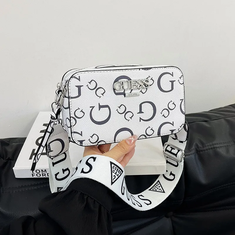 Beautiful and Convenient Shoulder Bag for Modern Women Elegant and Practical Shoulder Bag for Ladies Versatile and Fashionable
Beautiful and Convenient Shoulder Bag for Modern Women Elegant and Practical Shoulder Bag for Ladies Versatile and Fashionable