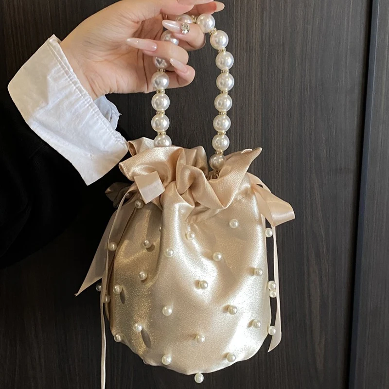 Luxury Pearls Bucket Bag Fashion Drawstring Party Evening Bags for Women Design Handbags and Purse Lady Crossbody Wedding Clutch
Luxury Pearls Bucket Bag Fashion Drawstring Party Evening Bags for Women Design Handbags and Purse Lady Crossbody Wedding Clutch