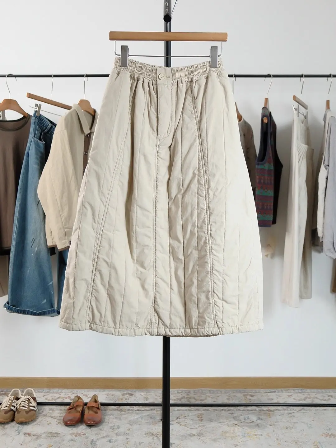 Свободная повседневная корейская юбка трапециевидной формы больших размеров, простая юбка средней длины для женщин больших размеров
Свободная повседневная корейская юбка трапециевидной формы больших размеров, простая юбка средней длины для женщин больших размеров