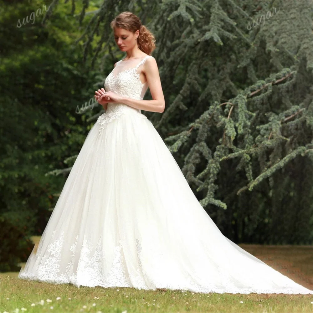 V Neck Illusion Tulle Wedding Dresses Elegant A Line Bride Dress Lace Applique Designer Bridal Gowns Plus Size Dressing Wedding
V Neck Illusion Tulle Wedding Dresses Elegant A Line Bride Dress Lace Applique Designer Bridal Gowns Plus Size Dressing Wedding
