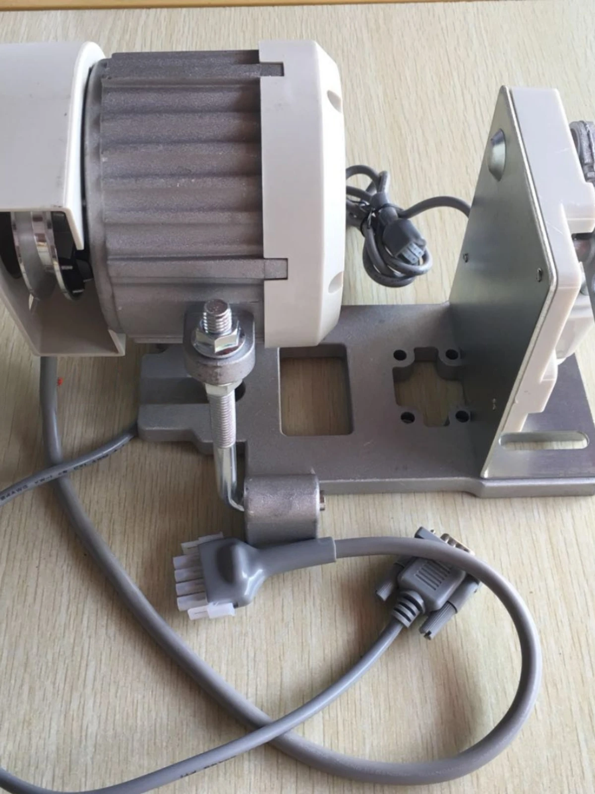 Desheng Liangyou-Xihe motor hangs electrically controlled 550W under the platform, and the hanging motor 750W needle fixing devi
Desheng Liangyou-Xihe motor hangs electrically controlled 550W under the platform, and the hanging motor 750W needle fixing devi