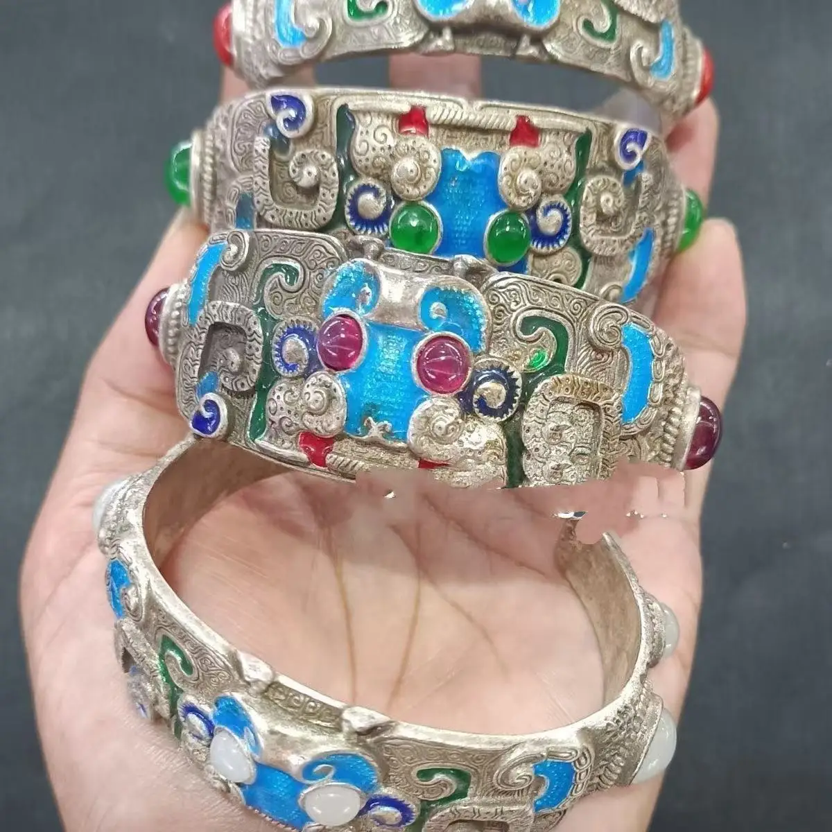 Handmade traditional craftsmanship retro silver bracelet cloisonn é gemstone fashionable bracelet and open bracelet
Handmade traditional craftsmanship retro silver bracelet cloisonn é gemstone fashionable bracelet and open bracelet