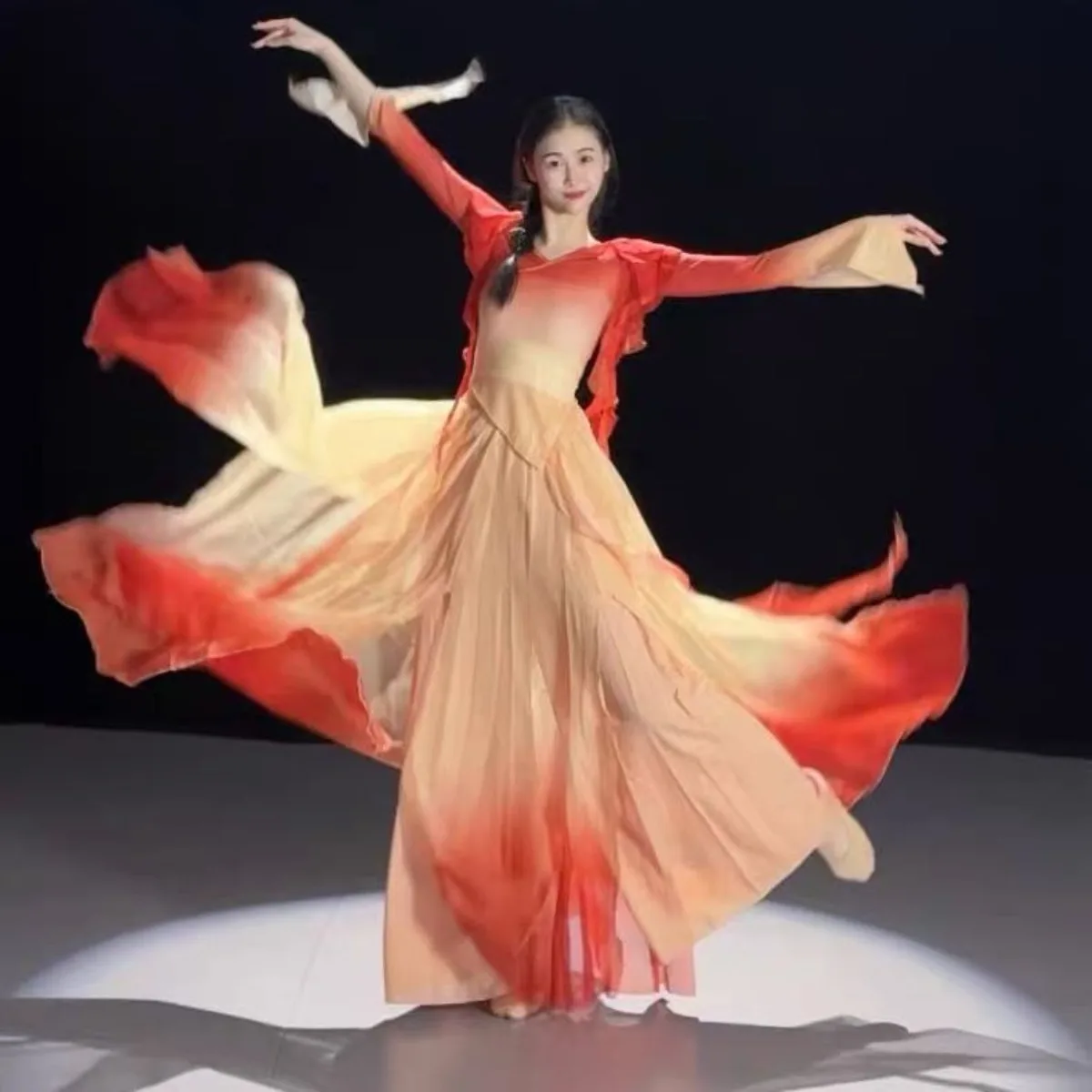 Gradient Chinese Dance Costume Set - Ethereal Sheer Top & Flowy Circle Skirt, Ancient Style Stage Performance Gown
Gradient Chinese Dance Costume Set - Ethereal Sheer Top & Flowy Circle Skirt, Ancient Style Stage Performance Gown