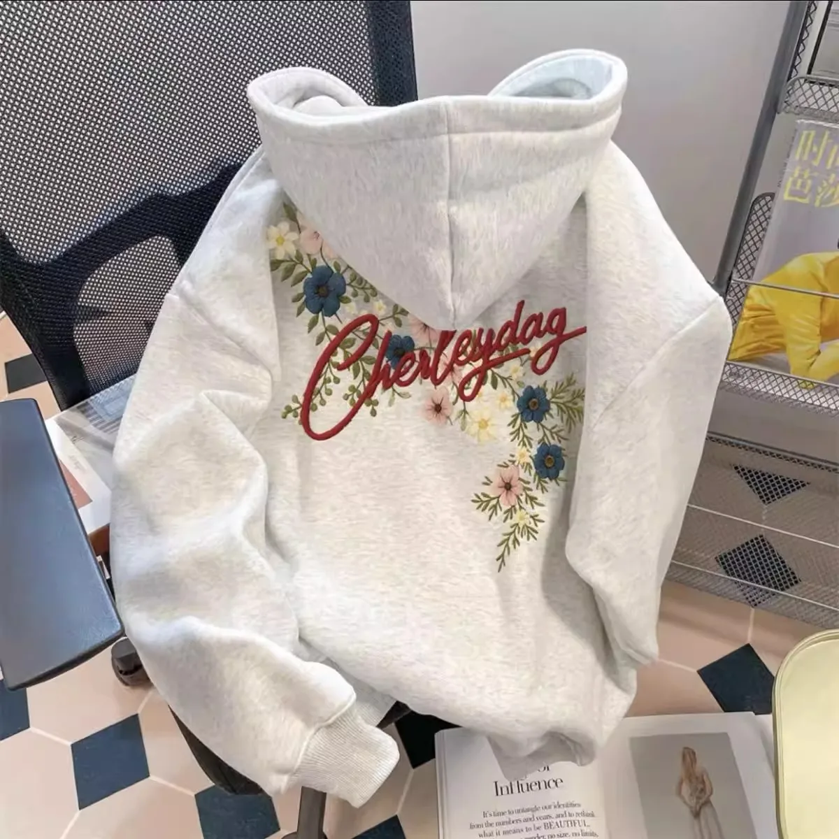 Large Size Hoodie Thickened Fleece Floral Print Unisex Spring Autumn Casual Sweatshirt Breathable Quick Dry Wear Resistant
Large Size Hoodie Thickened Fleece Floral Print Unisex Spring Autumn Casual Sweatshirt Breathable Quick Dry Wear Resistant