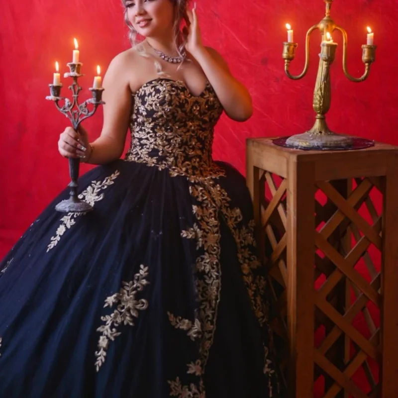 Блестящие черные платья Quinceanera по индивидуальному заказу с открытыми плечами, тюлевые кристаллы, золотые блестящие аппликации, кружевное платье Vestido De 15, Quinceanera
Блестящие черные платья Quinceanera по индивидуальному заказу с открытыми плечами, тюлевые кристаллы, золотые блестящие аппликации, кружевное платье Vestido De 15, Quinceanera
