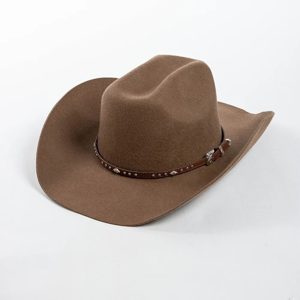 100% Wool Wool Cowboy Hat Concave Shape Studded Leather Band Wide Brim Fedora Hat Decorative Buckle Curling Brim
100% Wool Wool Cowboy Hat Concave Shape Studded Leather Band Wide Brim Fedora Hat Decorative Buckle Curling Brim