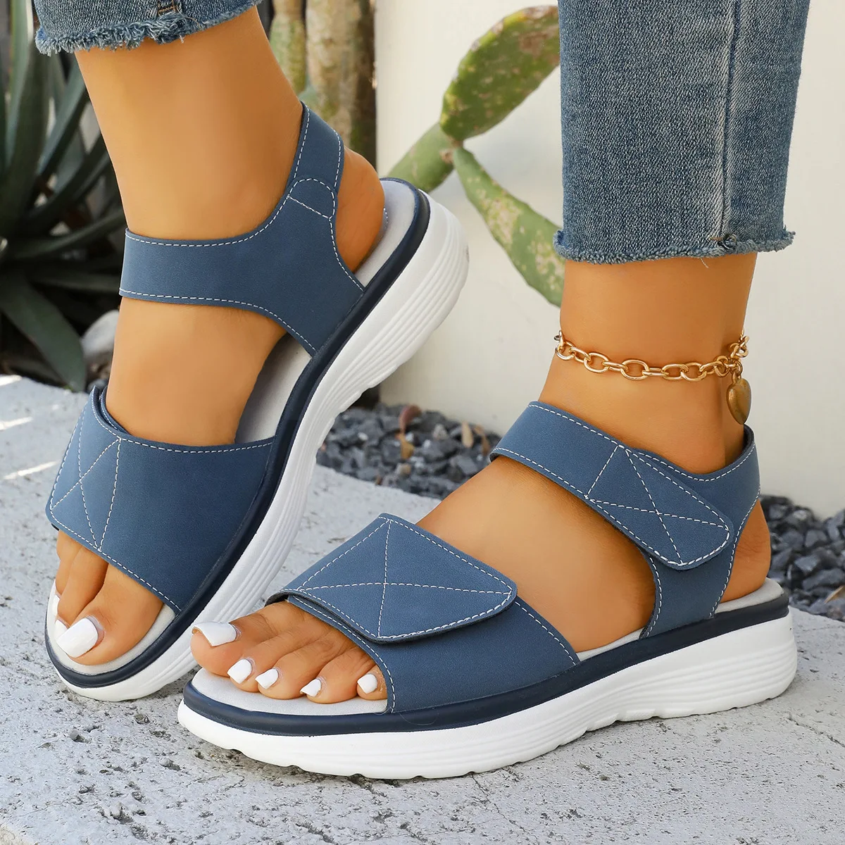 2026 Summer Large Women's Fashion Thick Bottom Sandals Lightweight and Comfortable Beach Velcro Sandals
2026 Summer Large Women's Fashion Thick Bottom Sandals Lightweight and Comfortable Beach Velcro Sandals