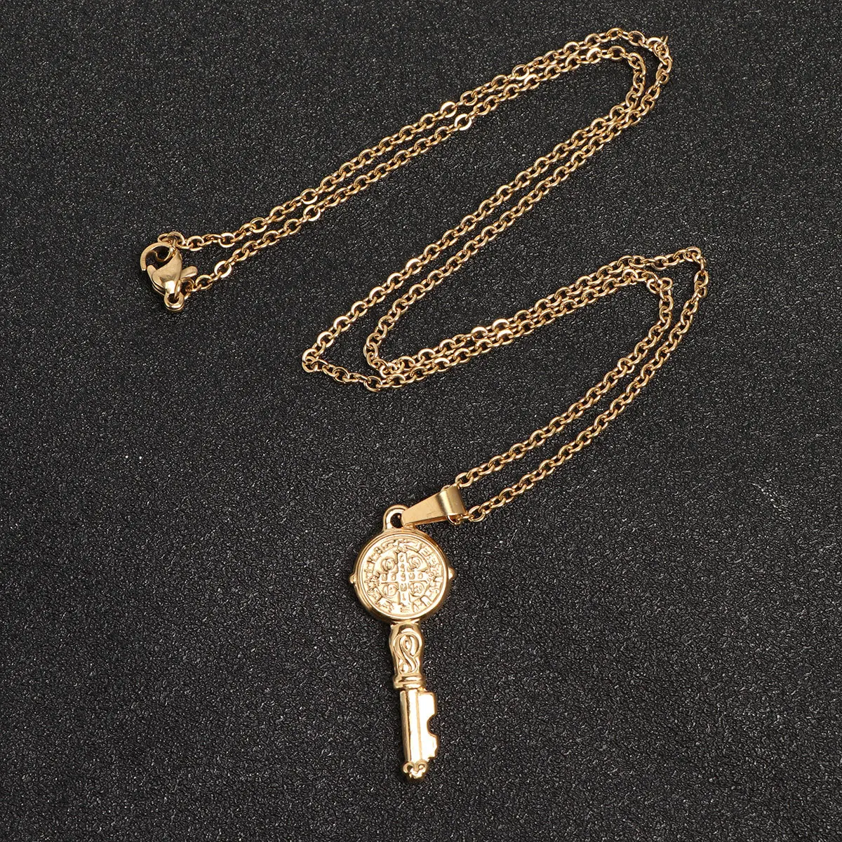 Cross Pendant Necklace Double Layer Vintage Gold Hanging Charm Elegant Fashion Neck Jewelry for Women Daily Outfit Accessory
Cross Pendant Necklace Double Layer Vintage Gold Hanging Charm Elegant Fashion Neck Jewelry for Women Daily Outfit Accessory