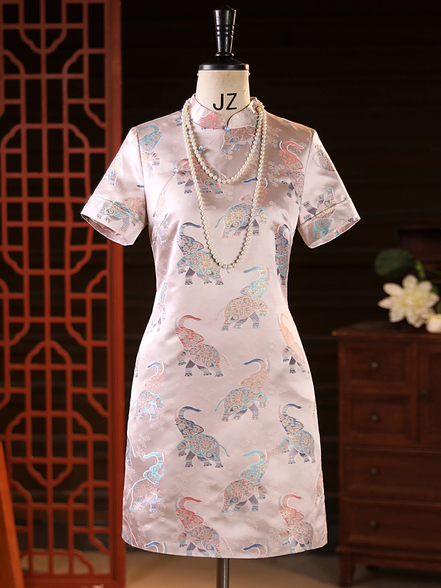 Young Women's New Chinese Sle 2025 Autumn Floral Embroidery High End Ele Retro Dr Breathable ort Sve
Young Women's New Chinese Sle 2025 Autumn Floral Embroidery High End Ele Retro Dr Breathable ort Sve