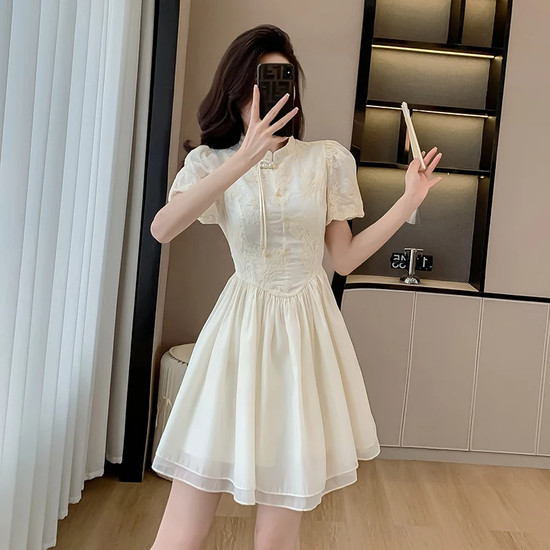New Chinese Style Lace Embroidery Elegant Dresses Women's Summer New Stand Collar Lantern Sleeves Slim Fit A-line Short Skirt
New Chinese Style Lace Embroidery Elegant Dresses Women's Summer New Stand Collar Lantern Sleeves Slim Fit A-line Short Skirt