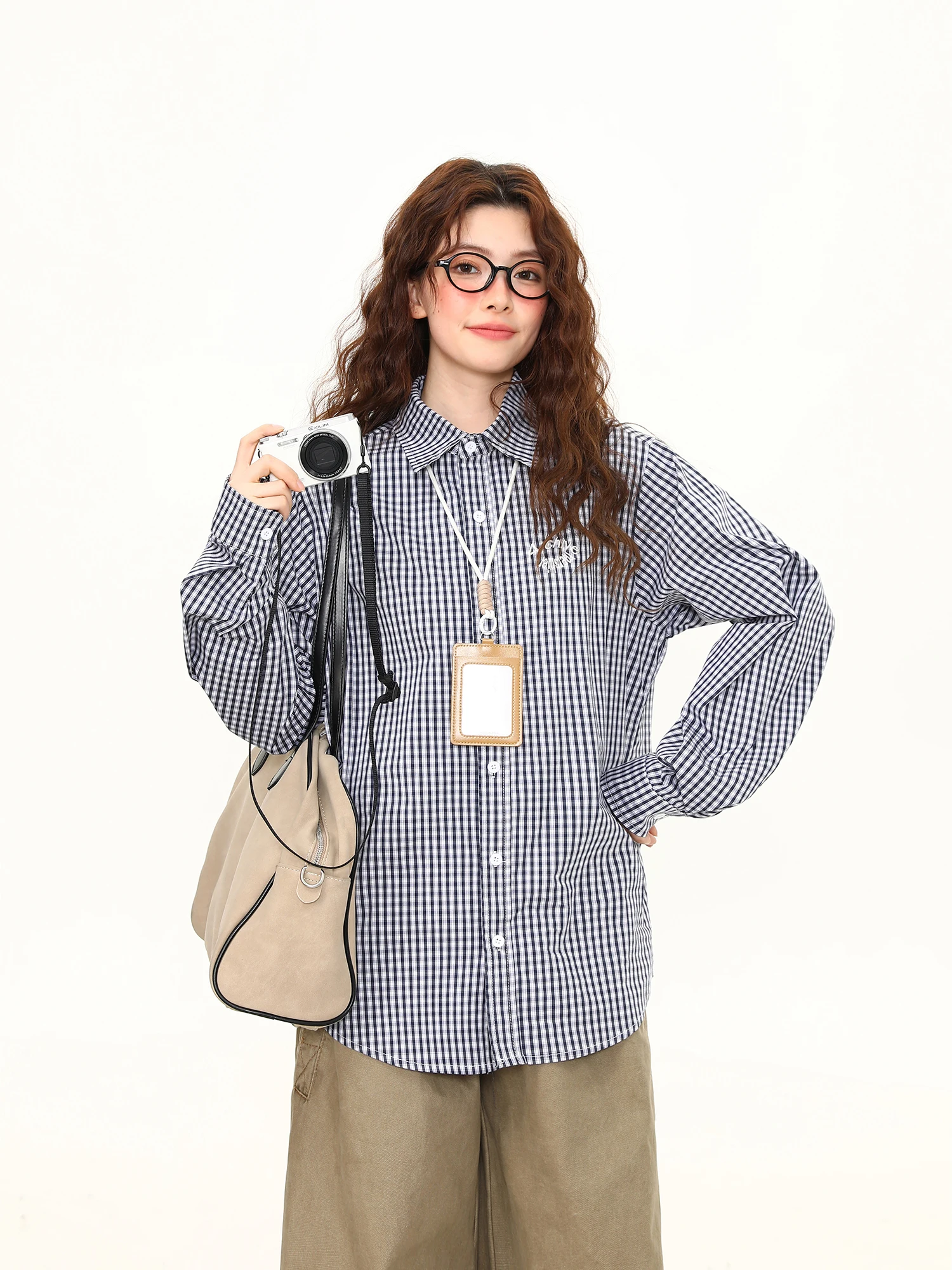 Женская свободная рубашка в клетку Wild Azizi Spring 2026: Уличный стиль, длинный рукав, повседневный модный топ
Женская свободная рубашка в клетку Wild Azizi Spring 2026: Уличный стиль, длинный рукав, повседневный модный топ