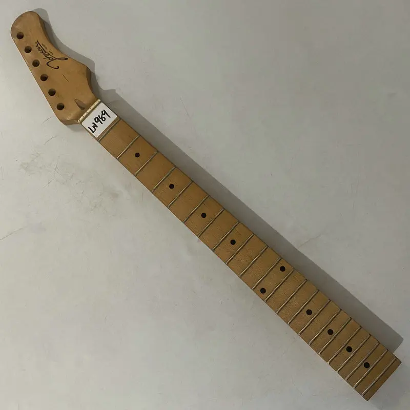 LN989 Unfinished ST Electric Guitar Neck Nature Maple Wood 22 Frets for DIY Guitar Parts Right Hand Surface Damages and Dirty
LN989 Unfinished ST Electric Guitar Neck Nature Maple Wood 22 Frets for DIY Guitar Parts Right Hand Surface Damages and Dirty