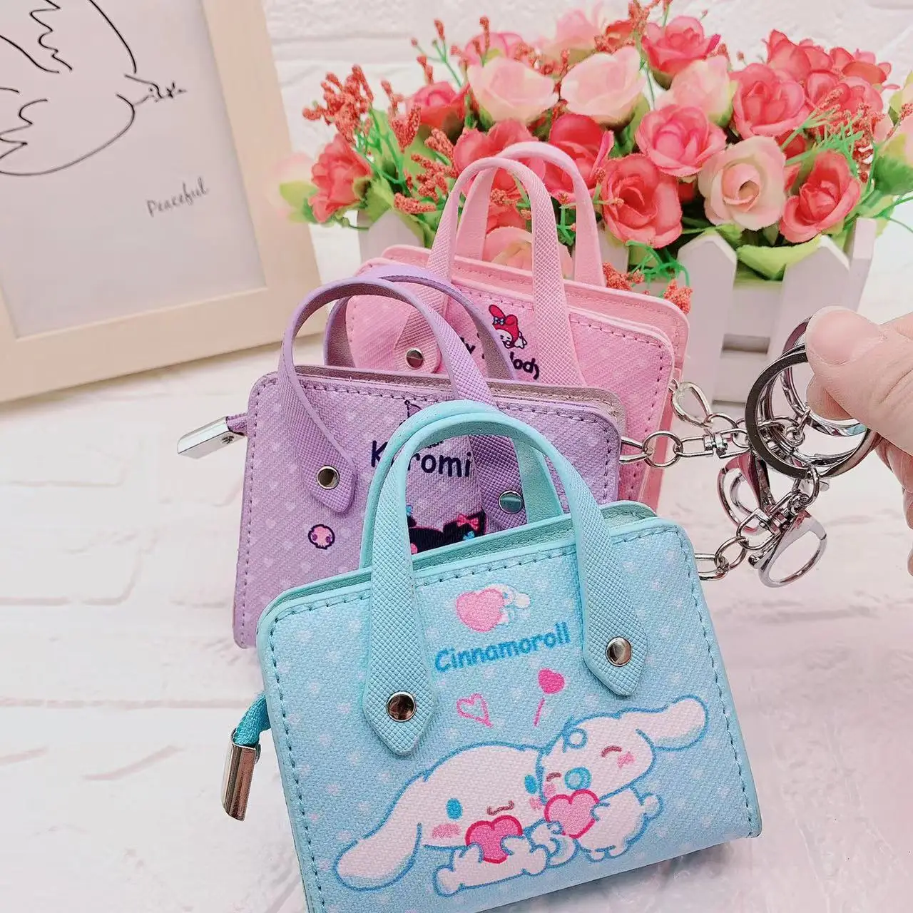 Sanrios Cinnamoroll Mymelody kawaii мультяшный ПУ кошелек для монет мини сумка на молнии Аниме Кукла хранение кошелек брелок Подвеска подарок
Sanrios Cinnamoroll Mymelody kawaii мультяшный ПУ кошелек для монет мини сумка на молнии Аниме Кукла хранение кошелек брелок Подвеска подарок