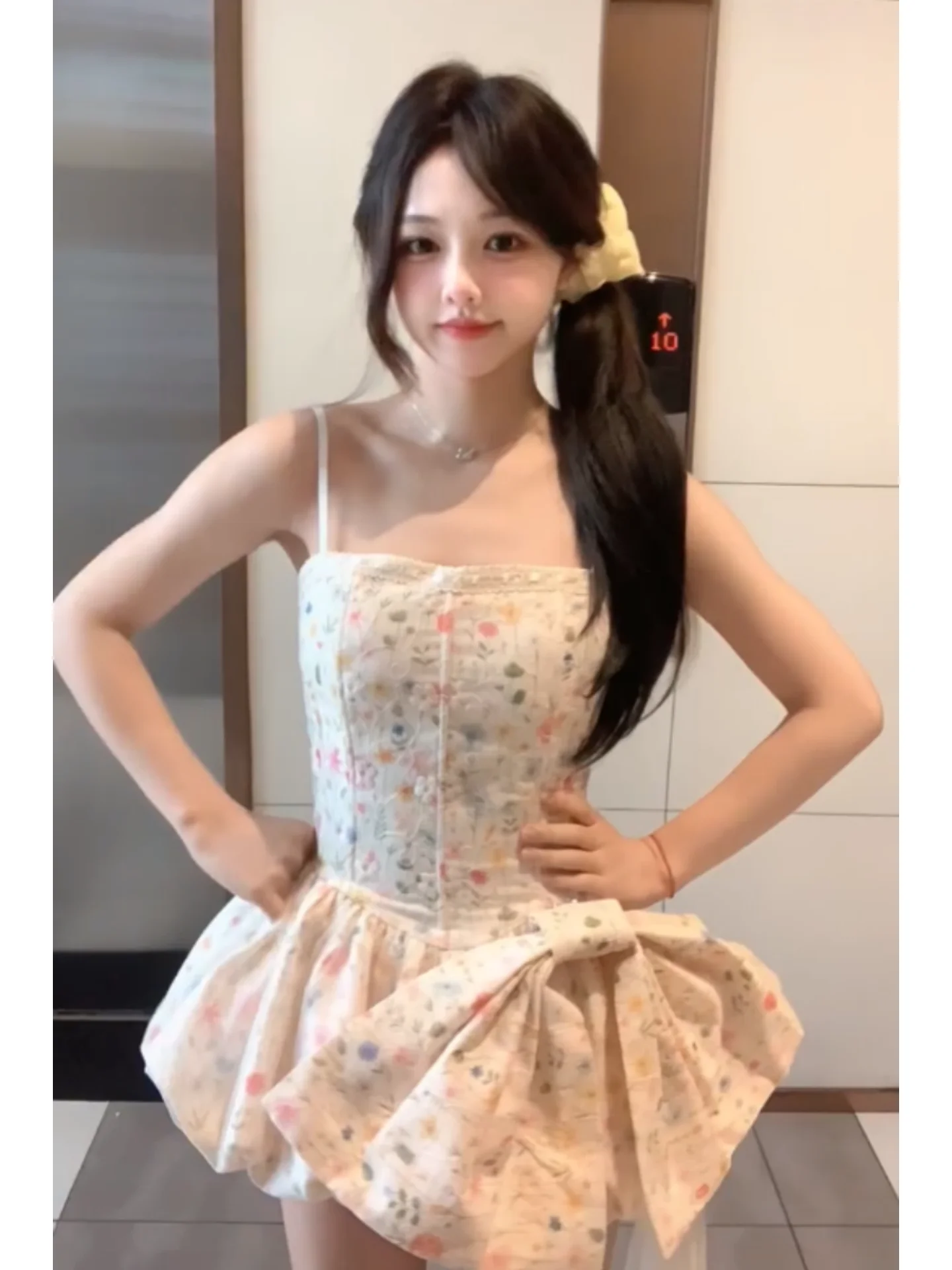 Summer Beautiful Ballet Style Floral Print Dress with Knot Net Gown And Strap Three Piece Set Women's Casual Wear
Summer Beautiful Ballet Style Floral Print Dress with Knot Net Gown And Strap Three Piece Set Women's Casual Wear