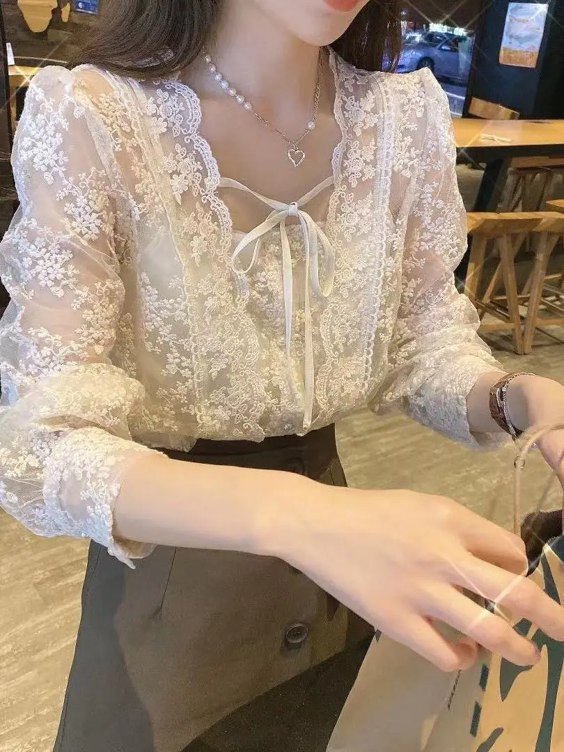 French Style Embroidered Long Sleeve Lace Shirt Women Spring Square Collar Bone Exposure Mesh See-through Top Breathable Thin
French Style Embroidered Long Sleeve Lace Shirt Women Spring Square Collar Bone Exposure Mesh See-through Top Breathable Thin