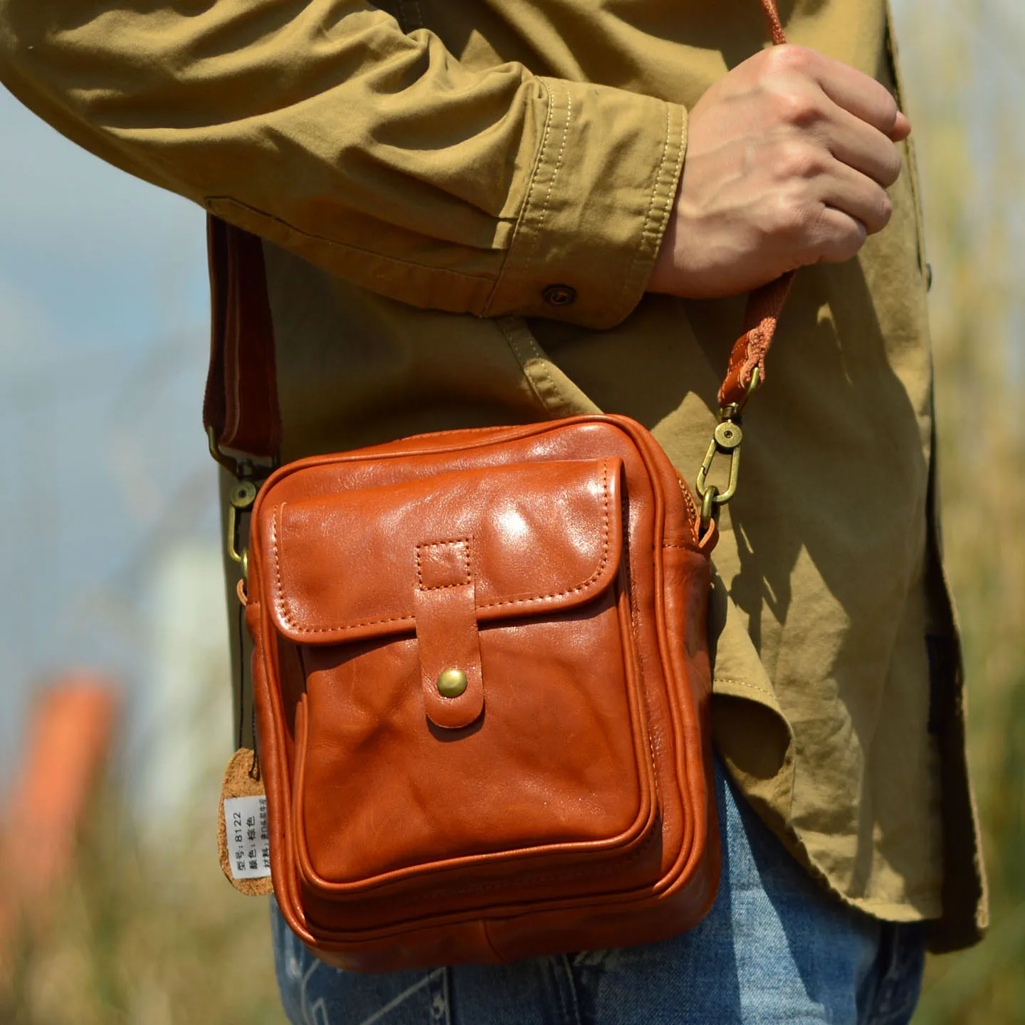 AETOO Top layer cowhide men's crossbody bag, full-grain cowhide shoulder bag, vertical style trendy genuine leather mobile phone
AETOO Top layer cowhide men's crossbody bag, full-grain cowhide shoulder bag, vertical style trendy genuine leather mobile phone