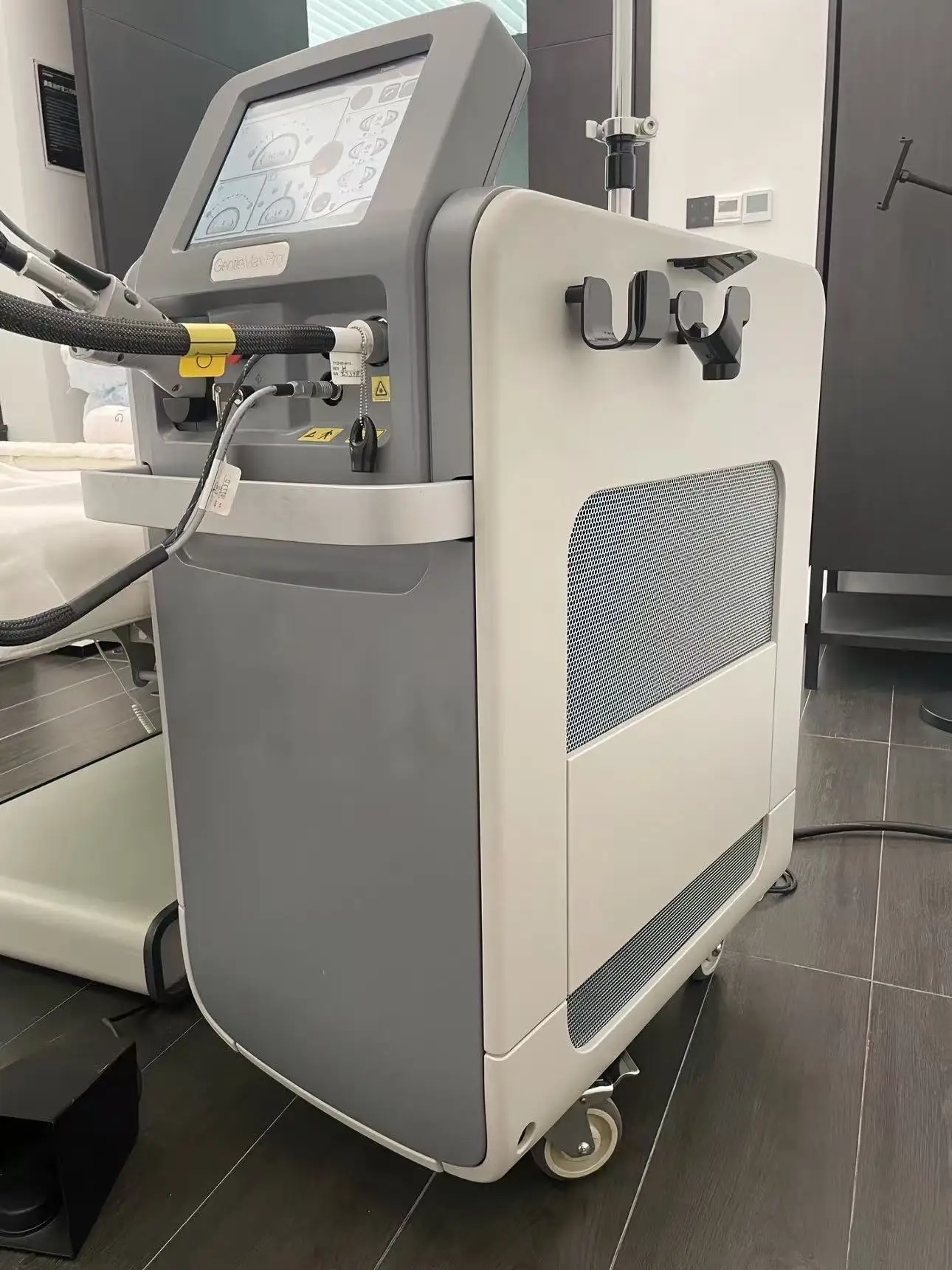 CE 2026 Professional Large Screen SLyric 755Nm Machine Hot Sale Skin Rejuvenation Hair Removal Head Arm Feet-Cool Features IT
CE 2026 Professional Large Screen SLyric 755Nm Machine Hot Sale Skin Rejuvenation Hair Removal Head Arm Feet-Cool Features IT
