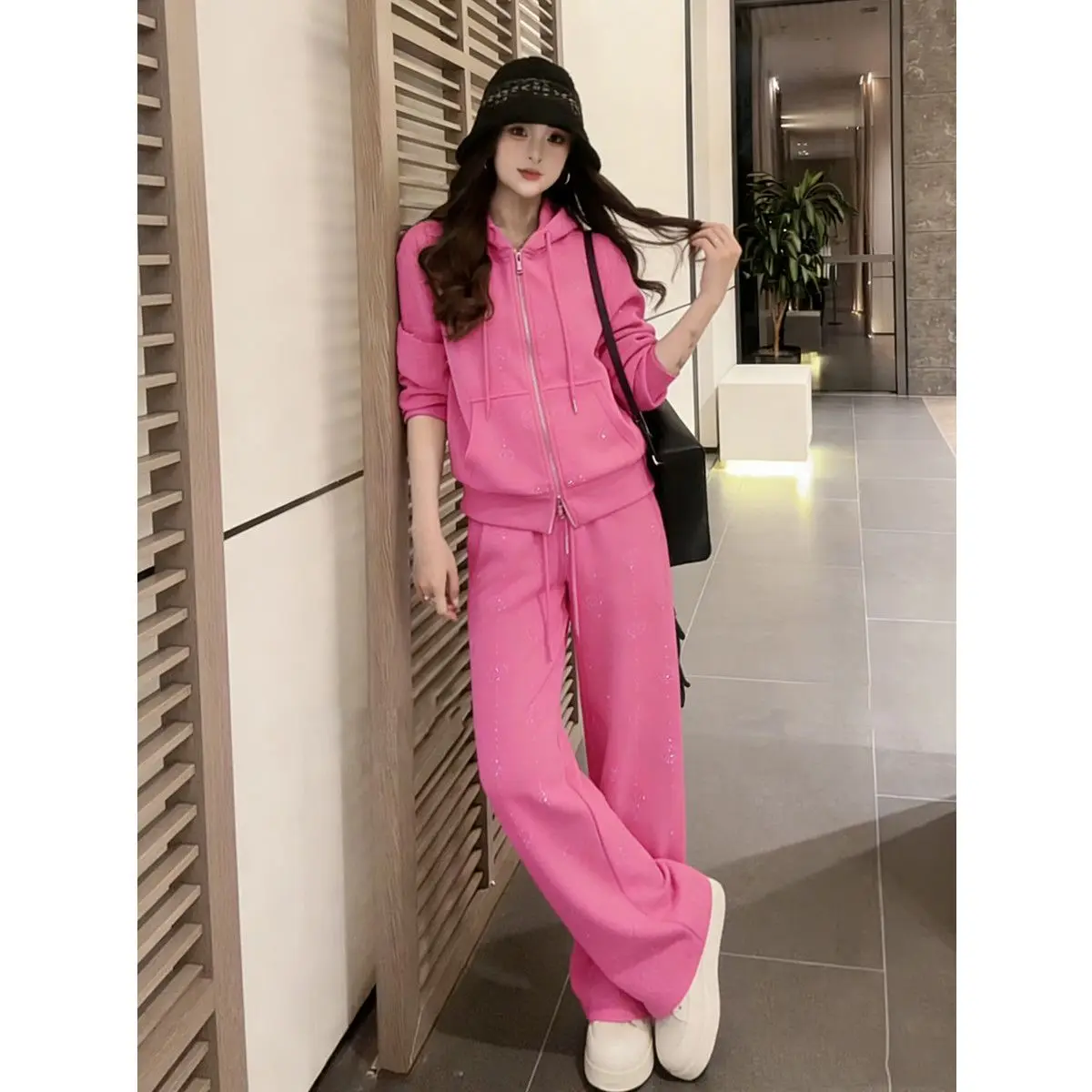 Pink Sporty Casual Two-Piece Set for Women Fashionable Springtime High-End Brand Glitter Hoodie Comfortable Leisure Outfit
Pink Sporty Casual Two-Piece Set for Women Fashionable Springtime High-End Brand Glitter Hoodie Comfortable Leisure Outfit