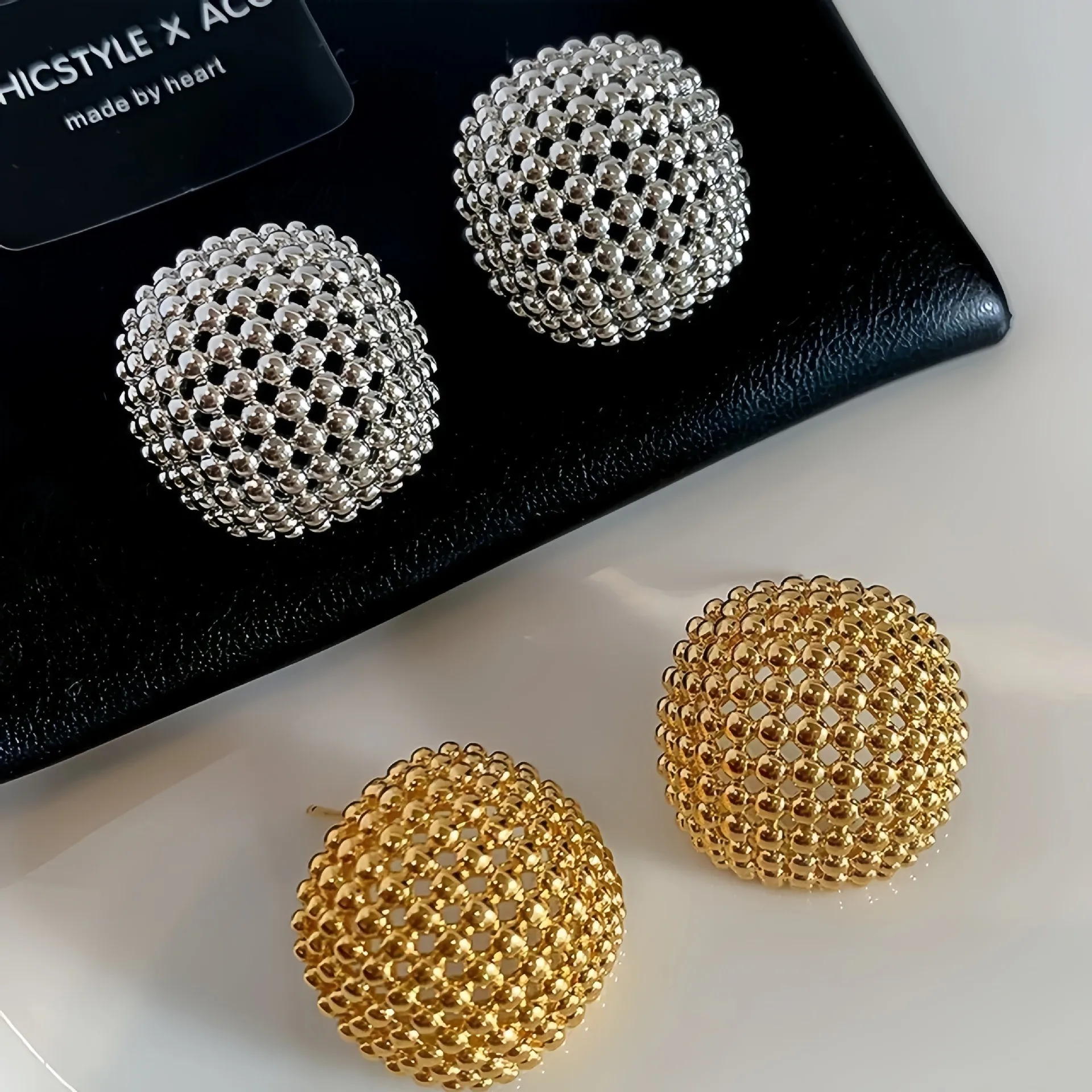 Exaggerated Large Gold and Silver Earrings for Women, 2026 New Style, Light Luxury, High-End, Elegant and Stylish Earrings
Exaggerated Large Gold and Silver Earrings for Women, 2026 New Style, Light Luxury, High-End, Elegant and Stylish Earrings