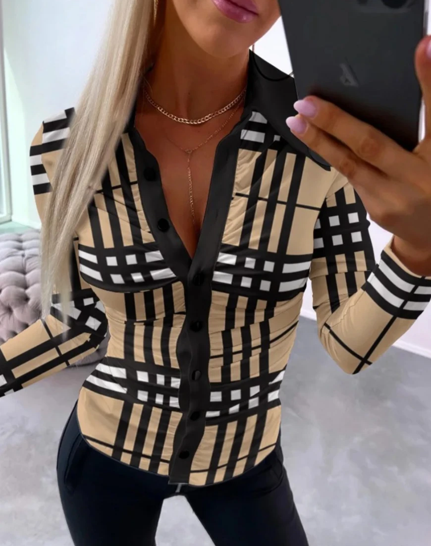 Женская белая рубашка на пуговицах с длинными рукавами и принтом сценарий и рюшами
Женская белая рубашка на пуговицах с длинными рукавами и принтом сценарий и рюшами