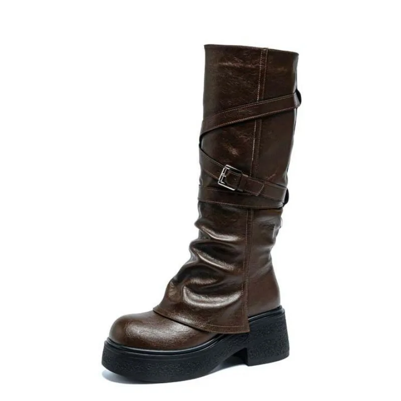 Женские сапоги до колена на платформе для верховой езды, модные длинные зимние ботинки на скрытой танкетке и каблуке 9 см на массивной подошве
Женские сапоги до колена на платформе для верховой езды, модные длинные зимние ботинки на скрытой танкетке и каблуке 9 см на массивной подошве