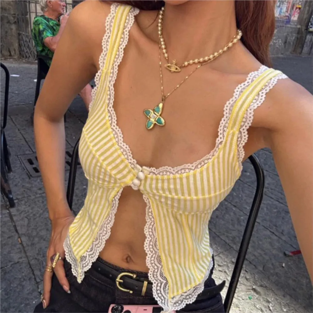 2026 Summer Camiseta Blusas Top T Shirt Tees Hot Girl Style Sexy Striped Lace Slit Buttons Slim Sleeveless Holiday Vacation Chic
2026 Summer Camiseta Blusas Top T Shirt Tees Hot Girl Style Sexy Striped Lace Slit Buttons Slim Sleeveless Holiday Vacation Chic
