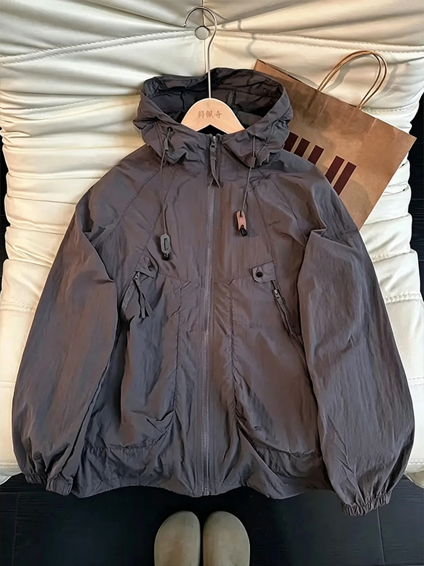 Unisex Lightweight Breathable Quick Dry Outdoor Fleece Hooded Sun Protection Jacket UPF50 Urban Leisure Cycling Fashion Workwear
Unisex Lightweight Breathable Quick Dry Outdoor Fleece Hooded Sun Protection Jacket UPF50 Urban Leisure Cycling Fashion Workwear