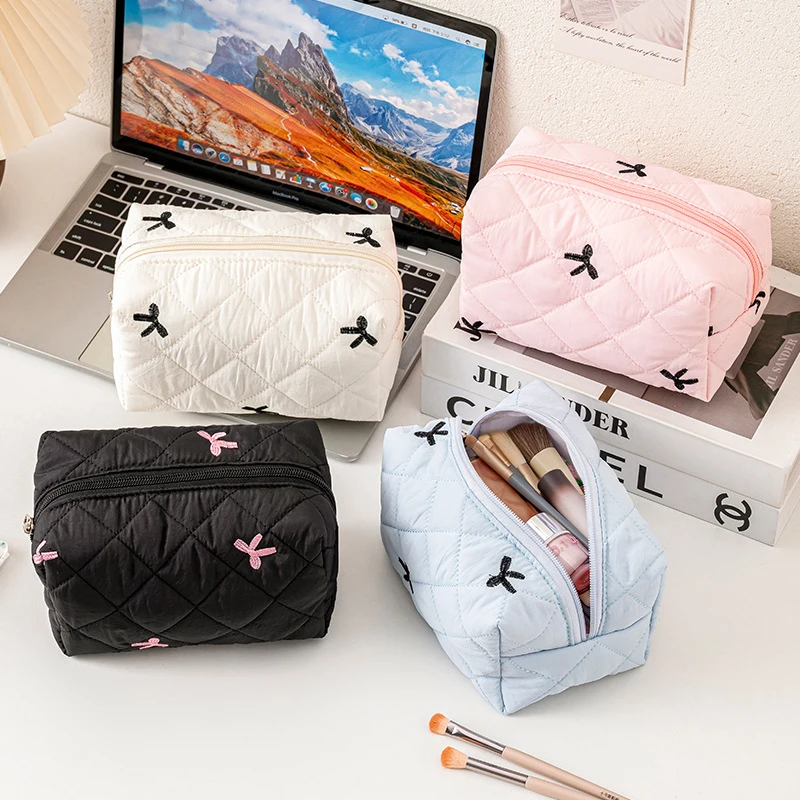 Hot sale Cute Girl Bow Pen High Beauty Student Makeup Bag Female Floral Earphones Data Cable Makeup Bag Wallet
Hot sale Cute Girl Bow Pen High Beauty Student Makeup Bag Female Floral Earphones Data Cable Makeup Bag Wallet