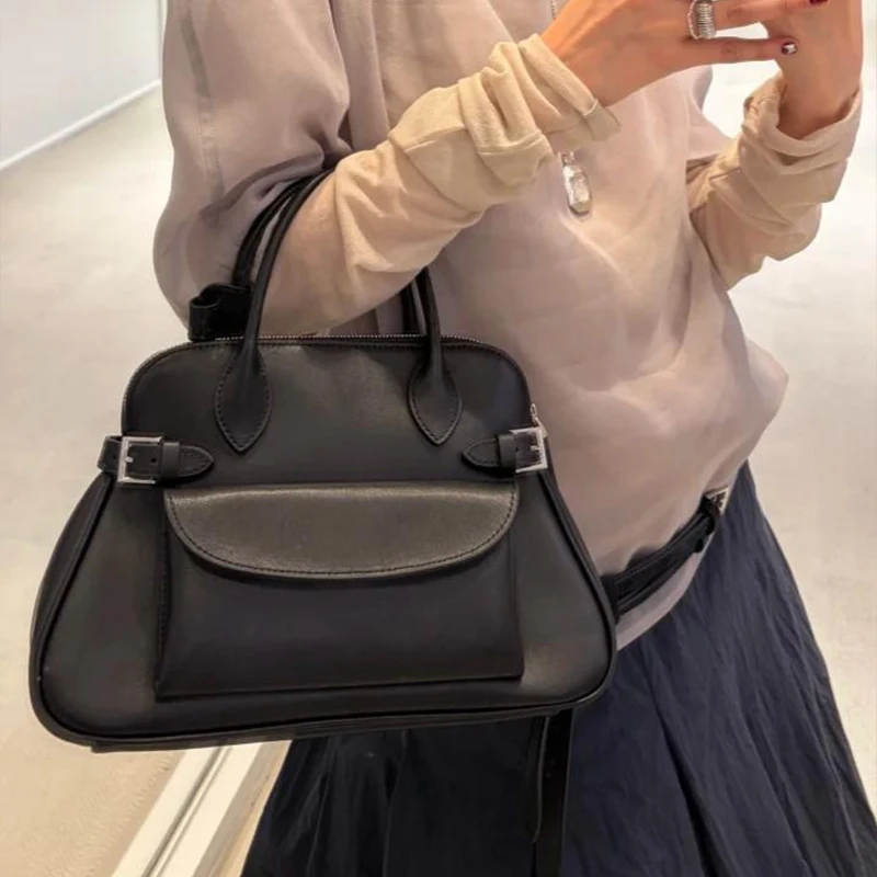 Boston Double-pocket Handbag Belt Buckle Design Underarm Bag Casual Commuter Briefcase Ladies Trendy Large-capacity Shoulder Bag
Boston Double-pocket Handbag Belt Buckle Design Underarm Bag Casual Commuter Briefcase Ladies Trendy Large-capacity Shoulder Bag